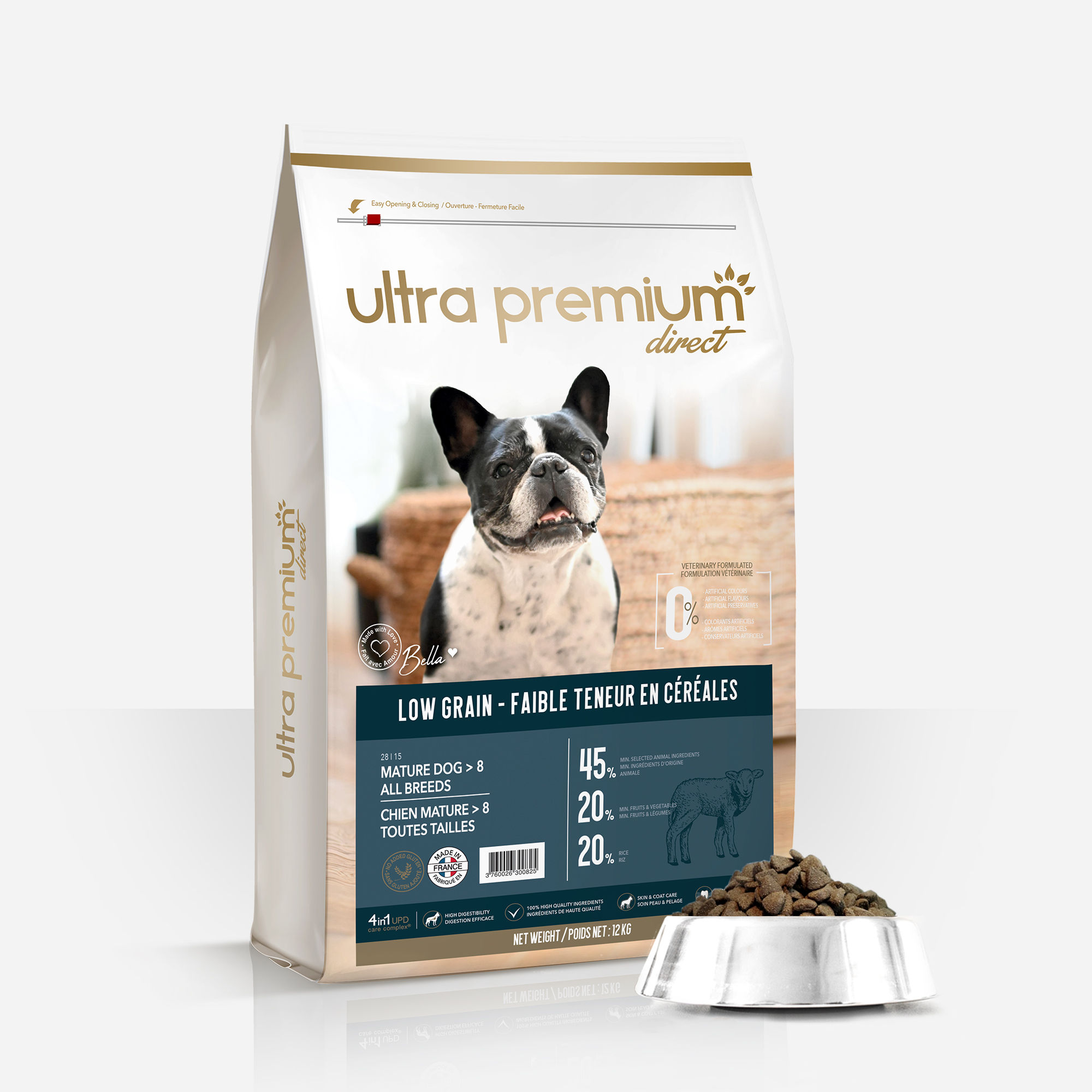 Croquettes sans céréales pour chien mature de toutes tailles en sac de 12 kg sur fond blanc