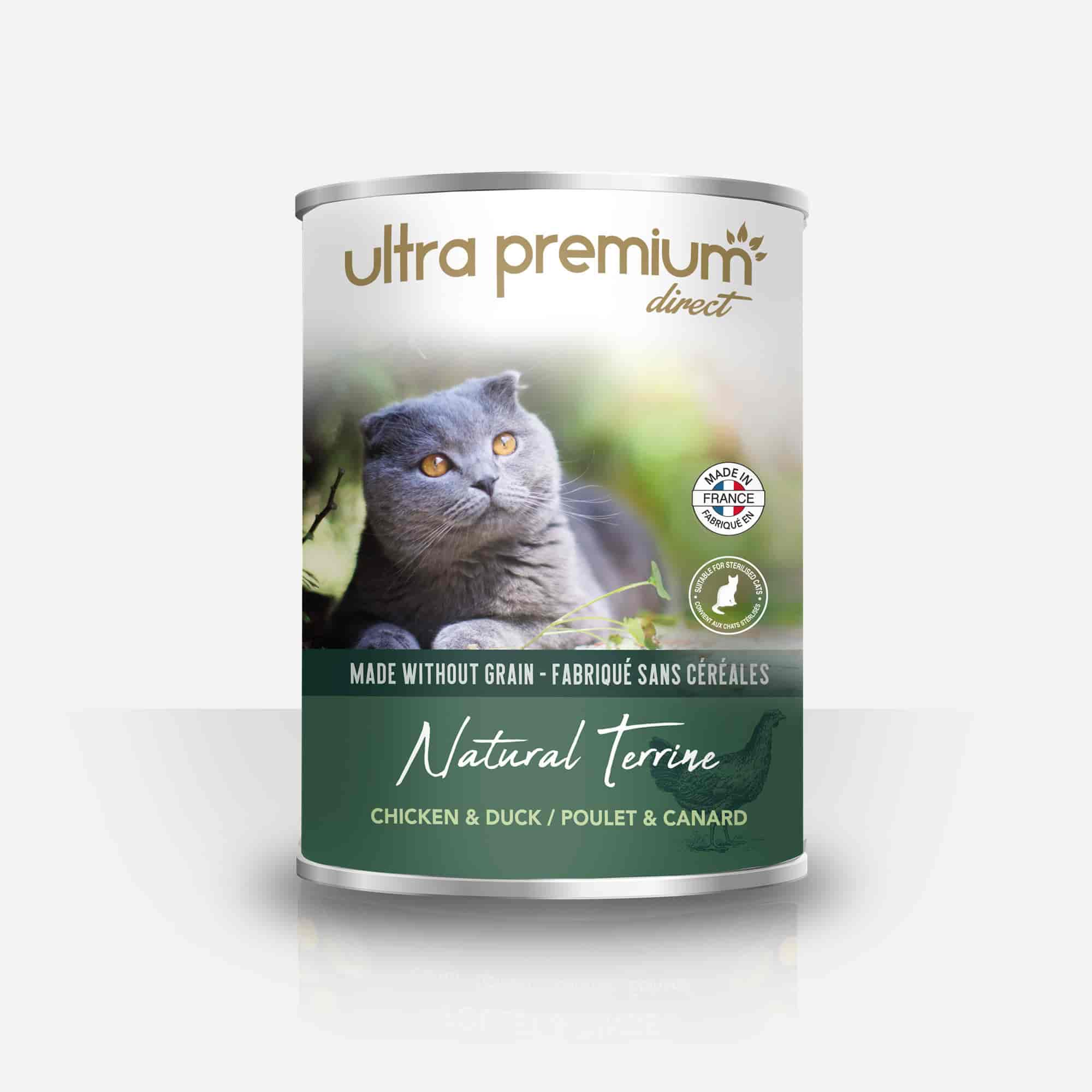 Boîte de mousse sans céréales pour chat adulte au poulet & au canard sur fond blanc