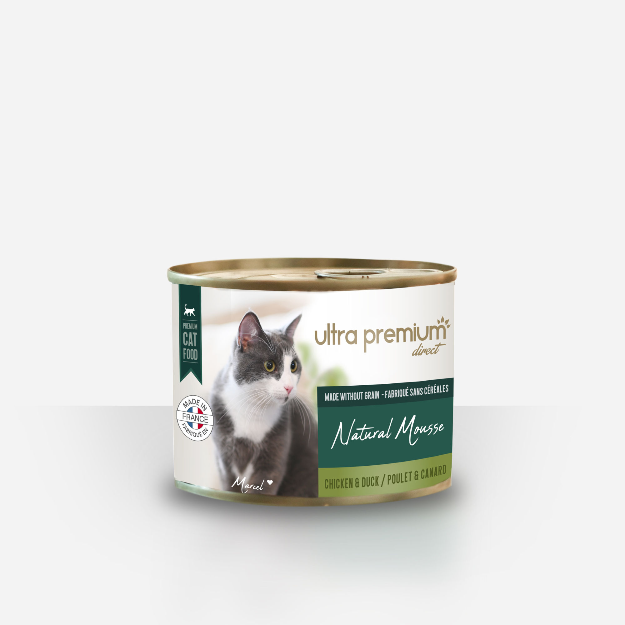 Boîte de mousse sans céréales pour chat adulte au canard & au poulet sur fond blanc