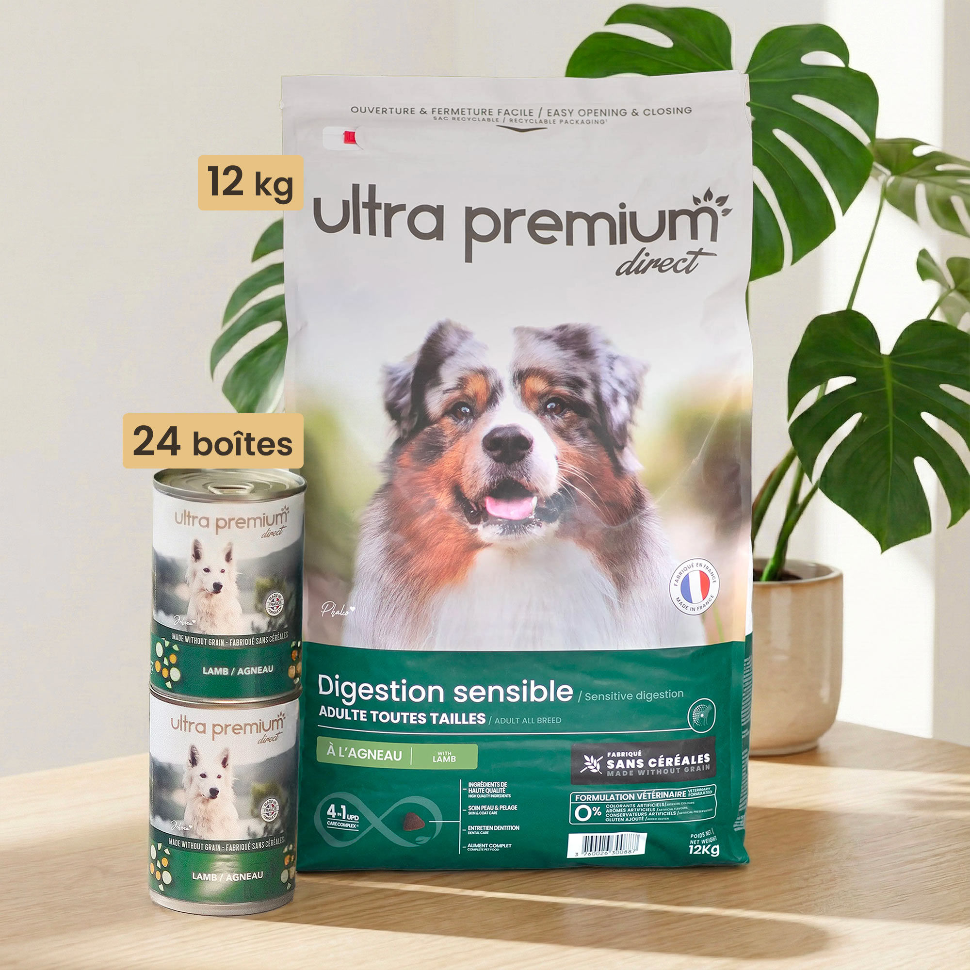 Pack bi-nutrition composé d'un sac de 12 kg de croquettes sans céréales pour chien digestion sensible, et de 24 boîtes de pâtée à l'agneau, en intérieur
