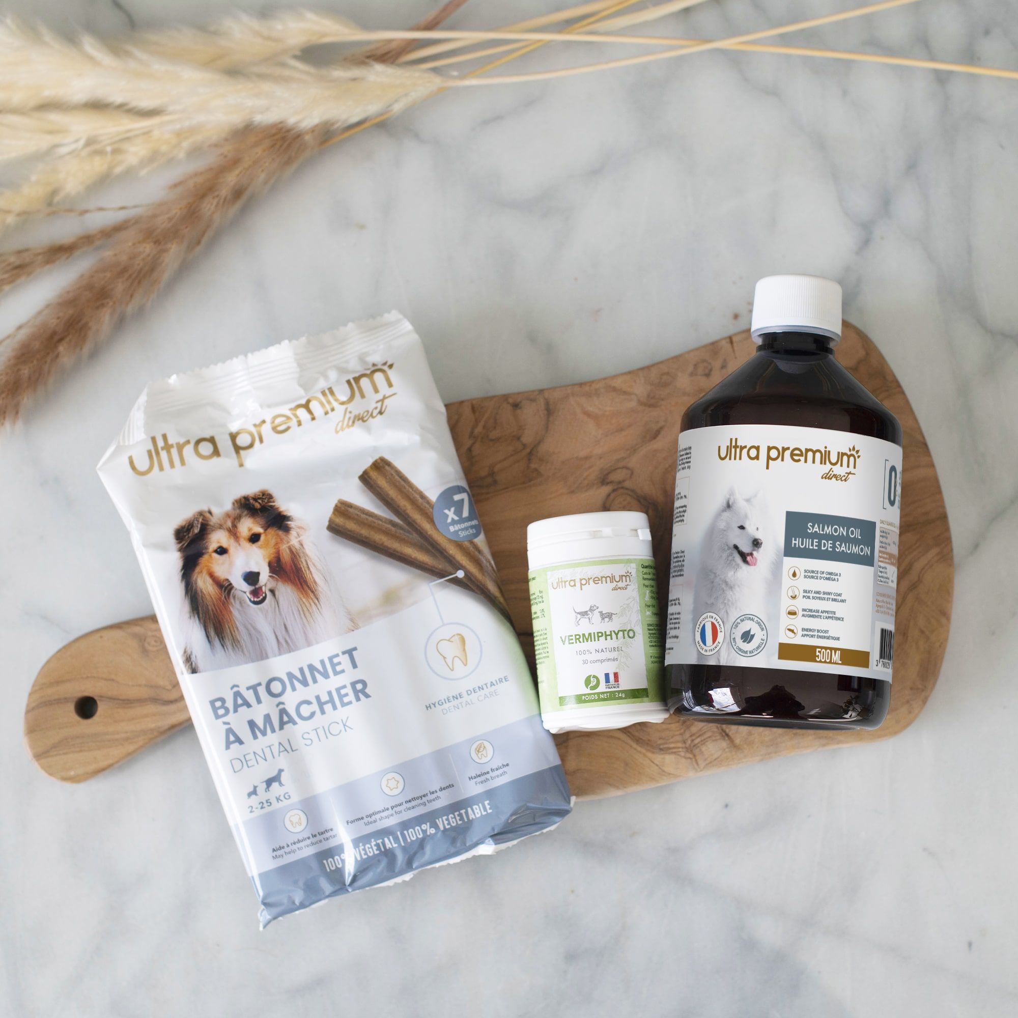 Wellnesskit voor hond op een houten plank