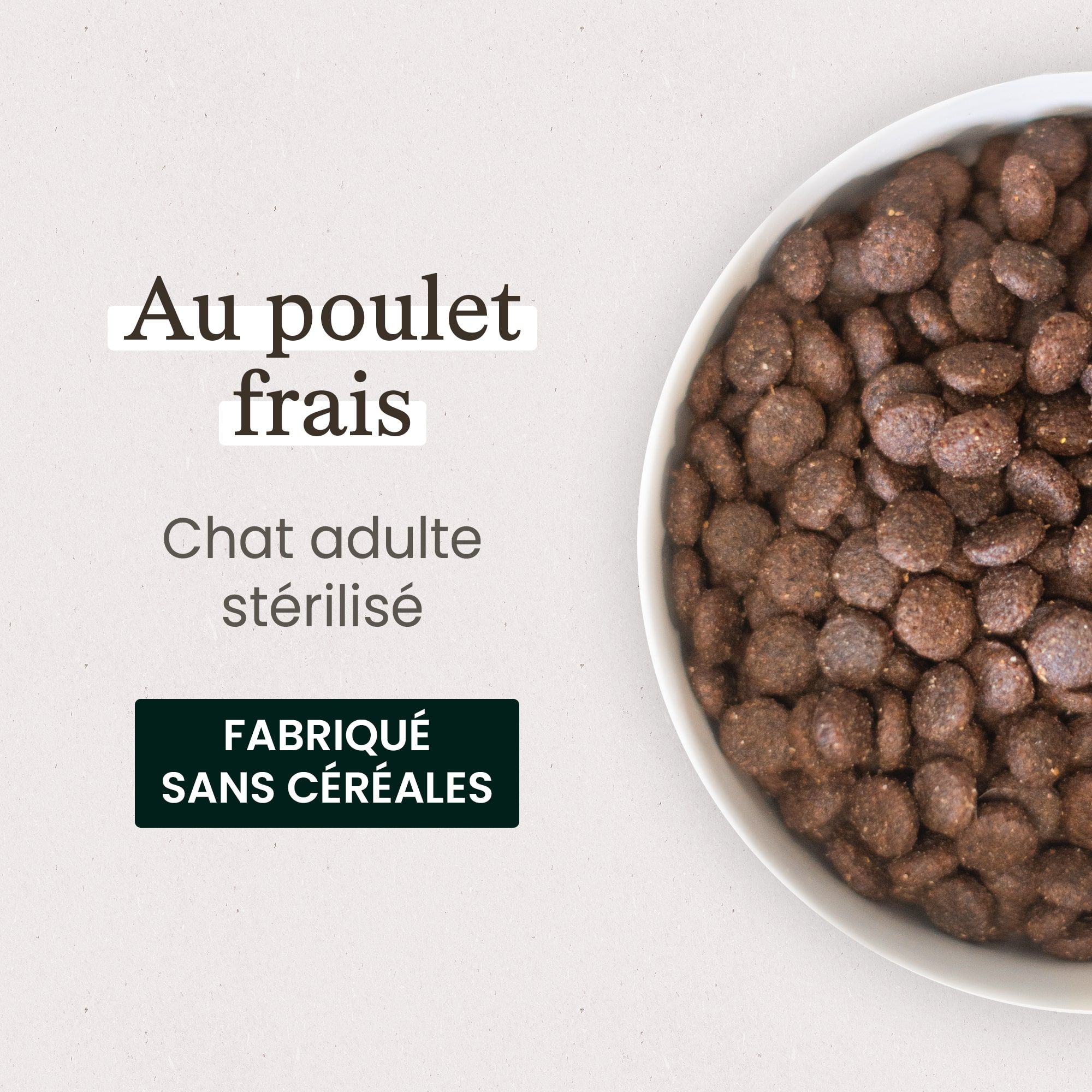 Zoom gamelle contenant les croquettes sans céréales au poulet frais pour chat adulte stérilisé