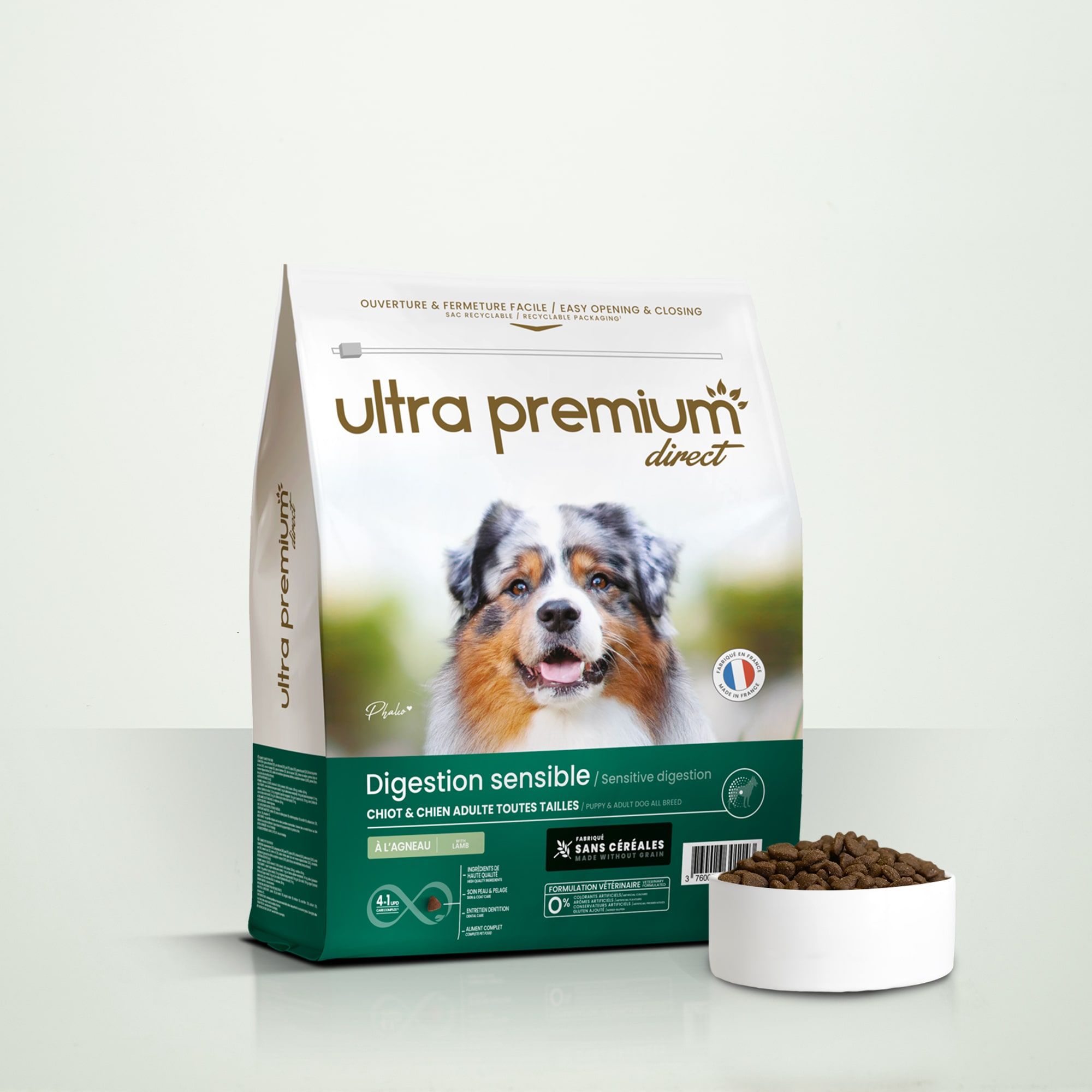 Croquettes sans céréales pour chien digestion sensible de toutes tailles en sac de 4 kg sur fond blanc