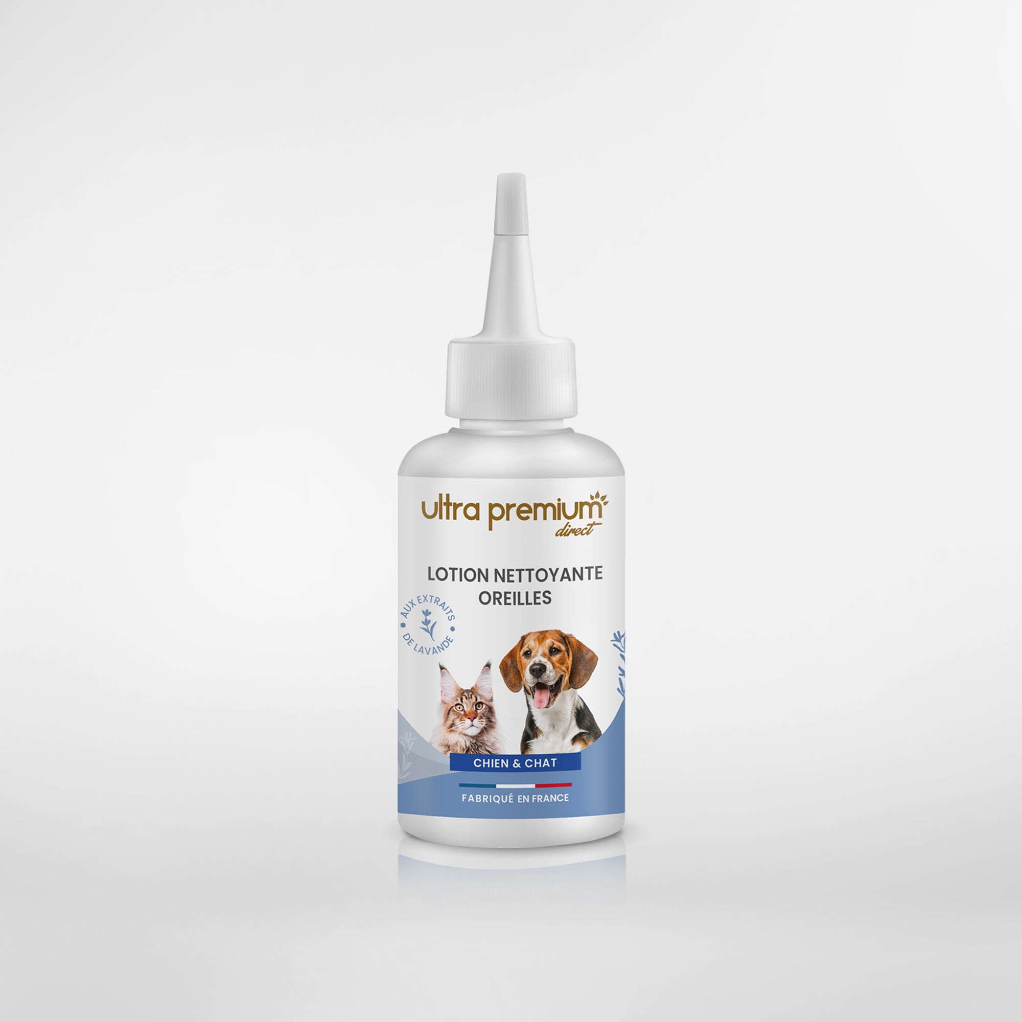 Lotion nettoyante oreilles pour chien et chat, sur fond blanc