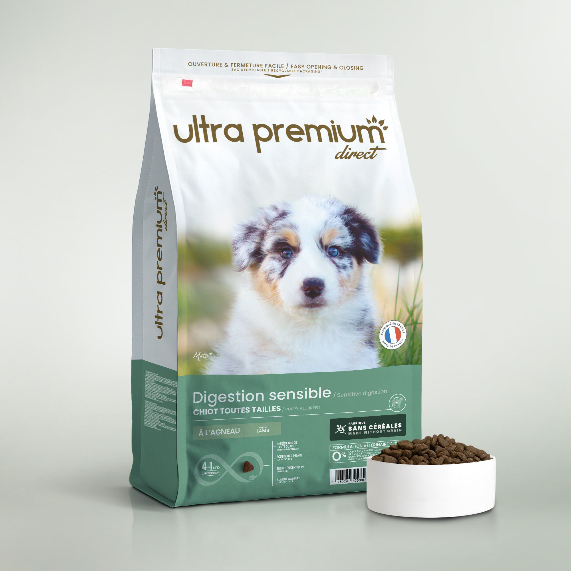 Graanvrije Brokken voor puppy's van alle groottes met een gevoelige spijsvertering op een witte achtergrond