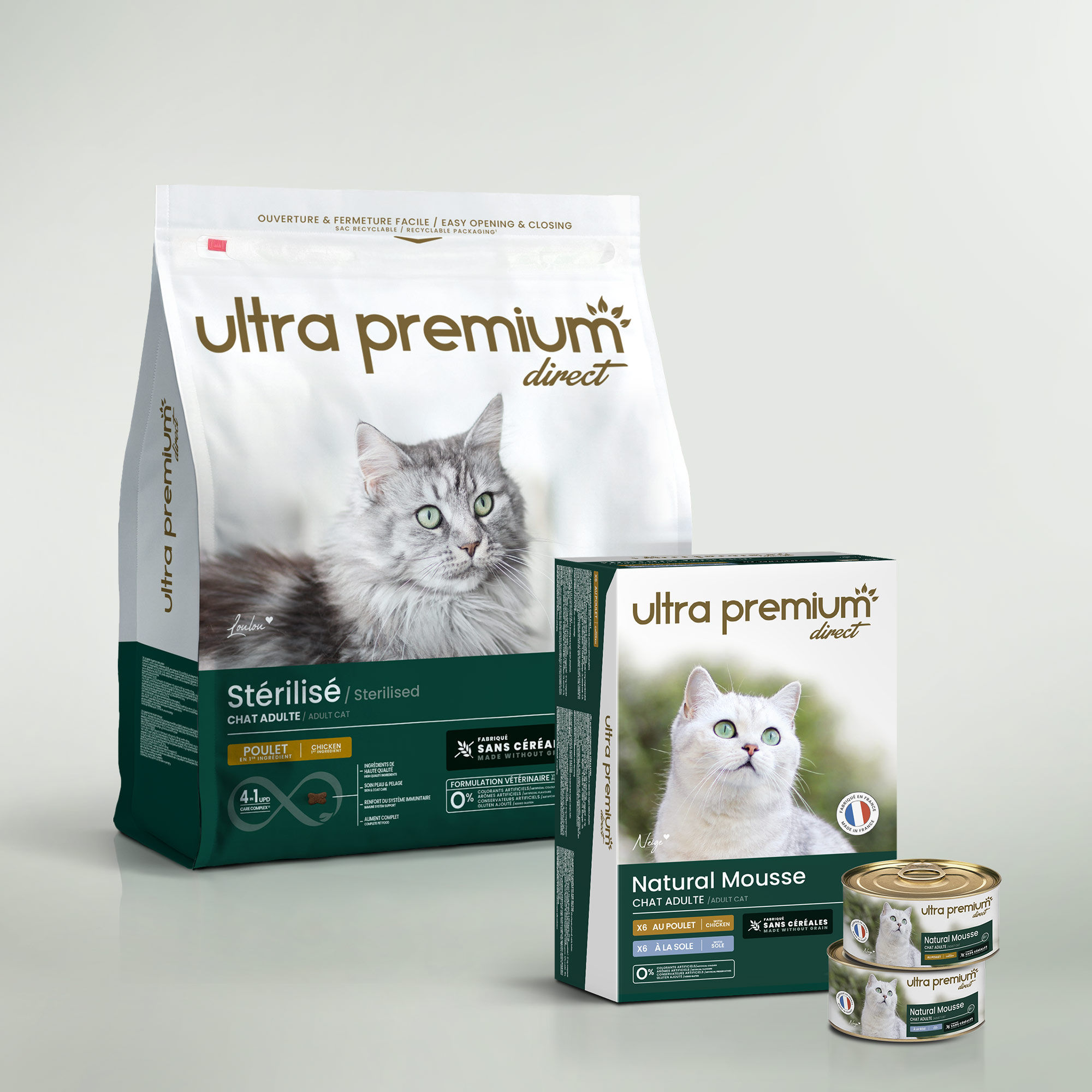 Dubbel voeding bestaande uit een zak graanvrije brokken van 3 kg voor gesteriliseerd volwassen kat en 12 blikjes graanvrije mousse voor volwassen kat met kip & tong, op een lichtgroene achtergrond