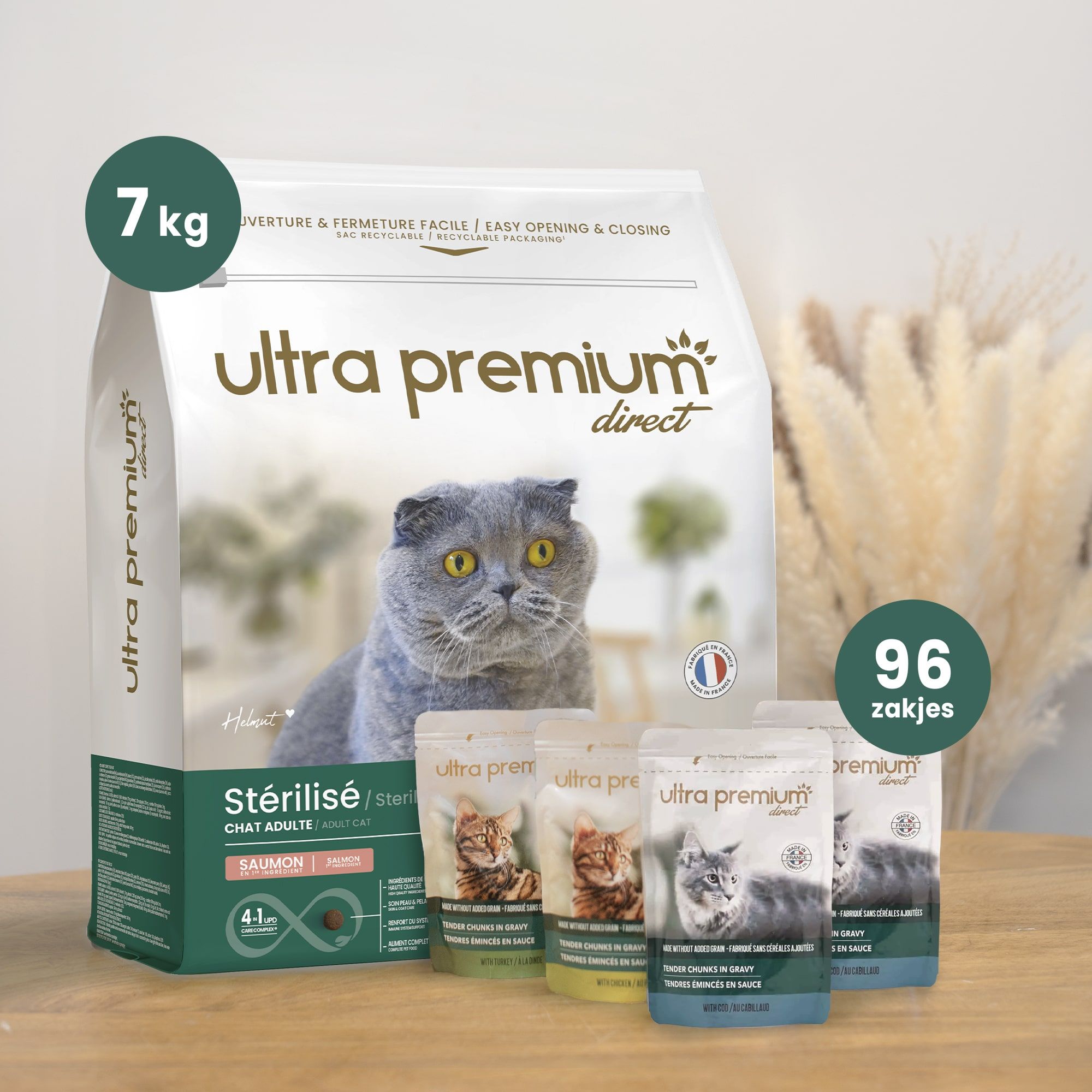 Dubbel voeding bestaande uit een zak graanvrije brokken van 7 kg voor gesteriliseerd volwassen kat en 96 plakjes graanvrije saus voor kat inclusief 48 smaken zalm & kabeljauw en 48 smaken kip & kalkoen, voor binnen