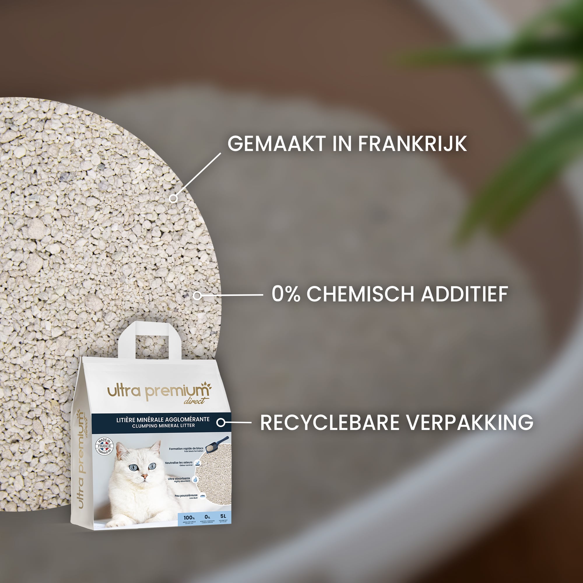 Grijze Hond naast een zak van 5L klonterende minerale kattenbakvulling in 100% natuurlijke klei