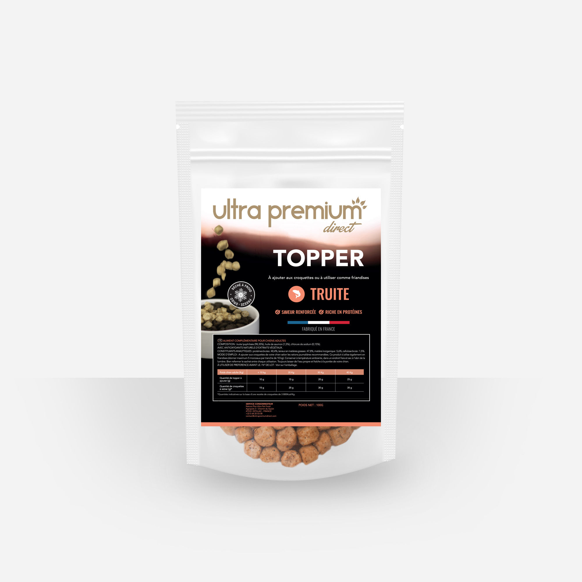 Topper Freeze Dried de truite crue séchée à froid, sur fond blanc