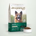 Graanvrije Brokken voor volwassen hond van alle maten in een zak van 12 kg op witte ondergrond