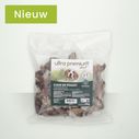 Zak kippenhalzen voor hond op lichtgroene achtergrond