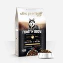 Protein Boost graanvrije Brokken voor hond met een gevoelige spijsvertering in een zak van 12 kg op een witte ondergrond