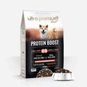 Protein Boost graanvrije Brokken voor hond met een gevoelige spijsvertering in een zak van 12 kg op een witte ondergrond