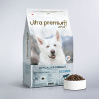 Croquettes Care pour chien adulte hypoallergénique de toutes tailles en sac de 12 kg sur fond blanc