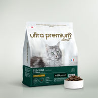 Croquettes sans céréales au poulet pour chat adulte stérilisé en sac de 7 kg sur fond vert clair