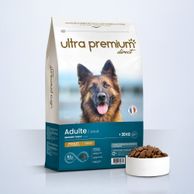 Super Premium Brokken voor grote volwassen hond in een zak van 12 kg op een lichtblauwe achtergrond