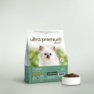 Graanvrije Brokken voor kittens in een zak van 3 kg op een lichtgroene achtergrond