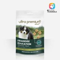 Zak met educatieve snacks gemaakt zonder graan voor hond, op witte achtergrond