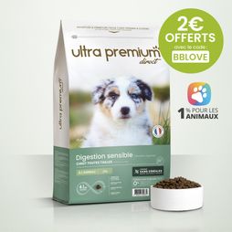 Croquettes sans céréales pour chiot digestion sensible de toutes tailles sur fond blanc