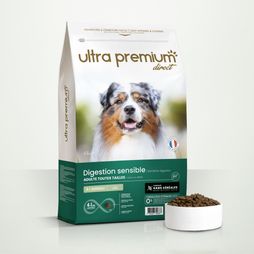 Croquettes sans céréales pour chien digestion sensible de toutes tailles en sac de 12 kg sur fond blanc