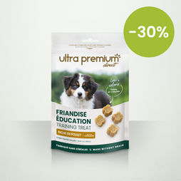 Sachet de friandises éducation fabriquées sans céréales pour chien, sur fond blanc