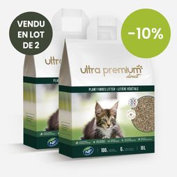 2 zakken van 10 liter plantaardige kat, op een witte achtergrond