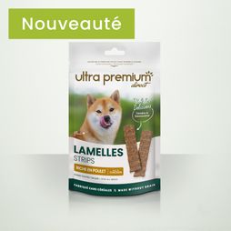 Sachet de friandise lamelles riche en poulet sur fond verre