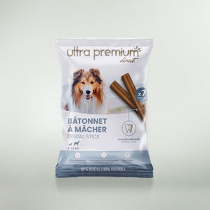 Zak met 28 kauwsticks voor honden van 2 tot 25 kg, op een witte achtergrond