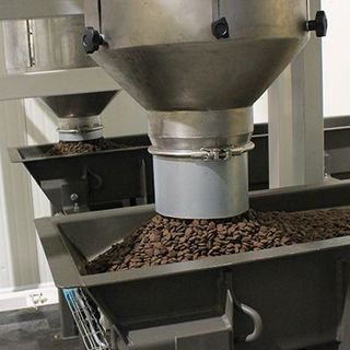 Fabrication de croquettes dans l'Usine d'Ultra Premium Direct