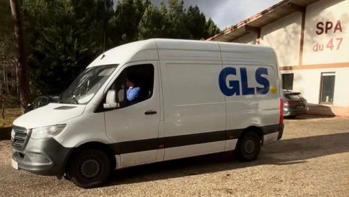 Camion GLS devant un refuge