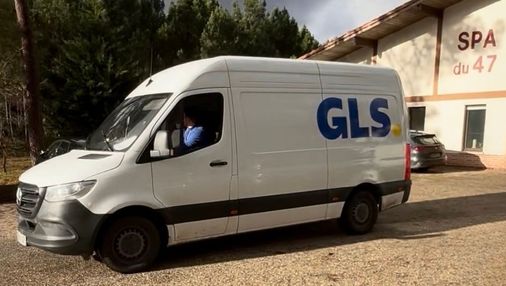 Camion GLS devant un refuge