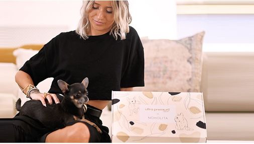 De influencer Noholita met haar hond en de Ultra Premium Direct box