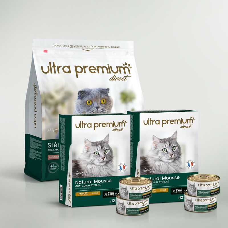 Pack bi-nutrition composé d'un sac de 7 kg croquettes sans céréales au saumon pour chat adulte stérilisé, et de 72 boîtes de mousse sans céréales pour chat adulte stérilisé au poulet, sur fond vert clair