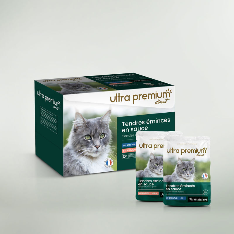 Émincés en sauce sans céréales pour chat au saumon & au cabillaud sur fond vert clair