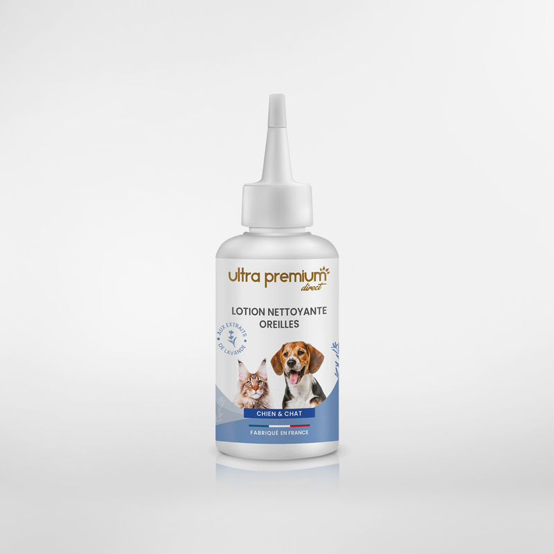 Lotion nettoyante oreilles pour chien et chat, sur fond blanc