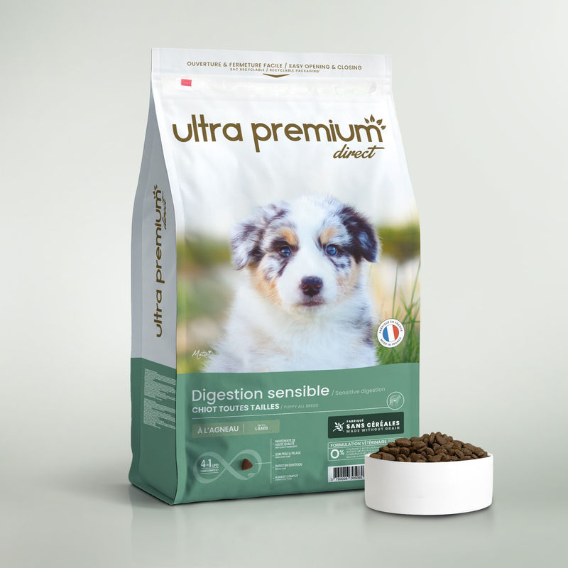 Croquettes sans céréales pour chiot digestion sensible de toutes tailles sur fond blanc