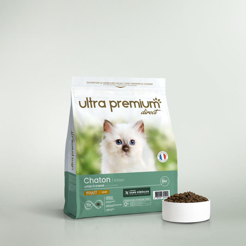 Croquettes sans céréales pour chaton en sac de 3 kg sur fond vert clair