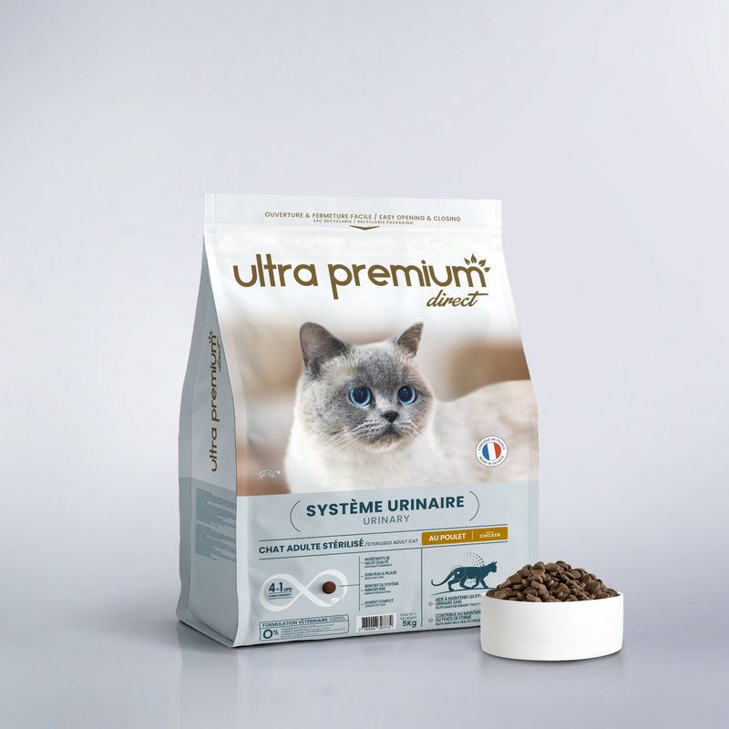 Care kattenvoer voor gesteriliseerde volwassen katten met urinewegproblemen, in een zak van 5 kg op een lichtgrijze achtergrond