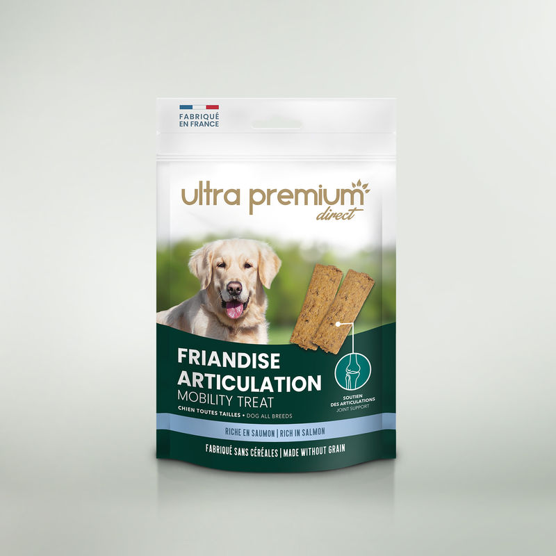 Zakje graanvrije gewrichtssnacks voor honden, op een witte achtergrond